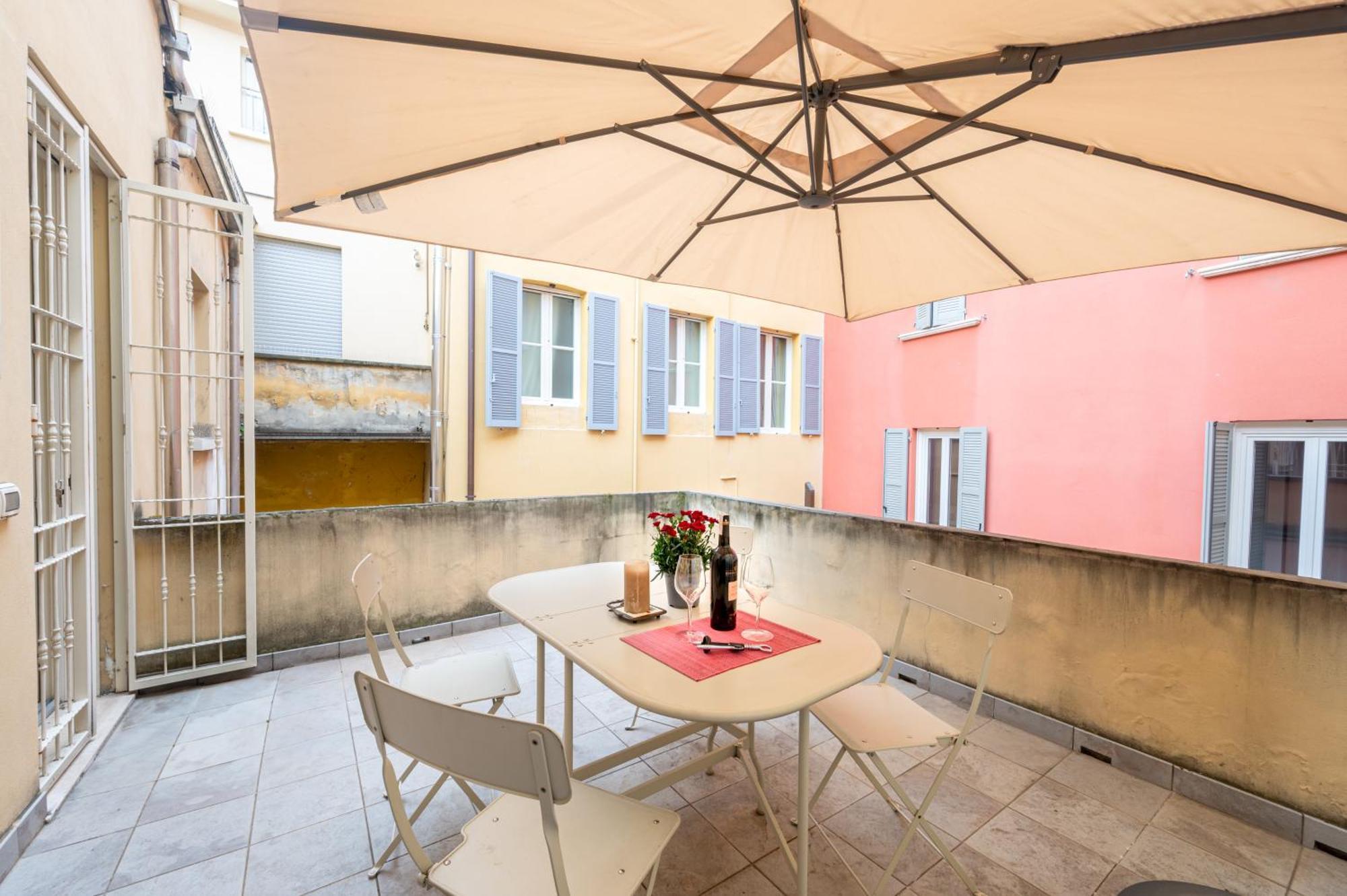 Teatro Regio Exclusive Apartment Парма Экстерьер фото
